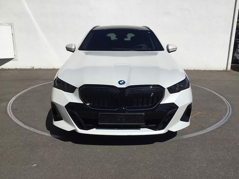 BMW i5 xDrive40 M-Sport Pro Pano HuD - fotka 2 z 19