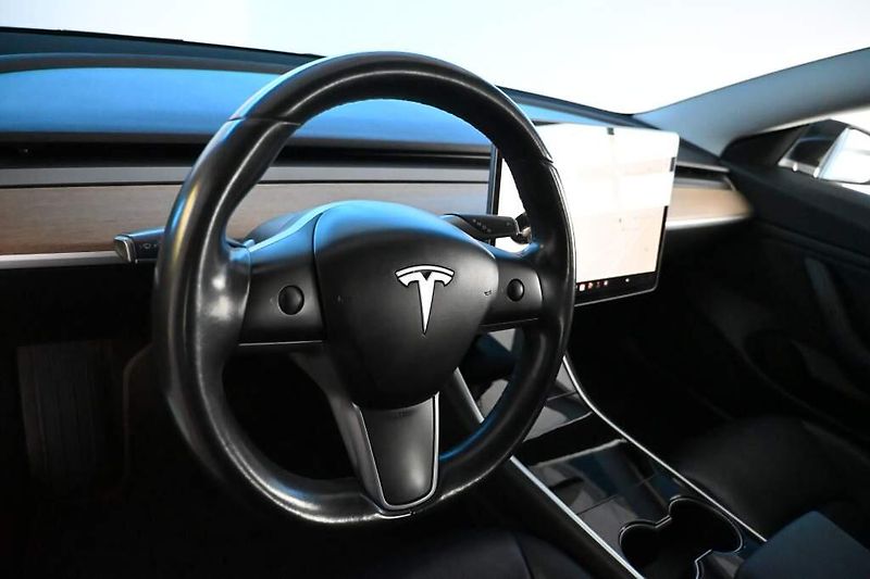 Tesla Model 3 (2019) AWD DUALMOTOR 350 KW LED Kamer - fotka 13 z 36