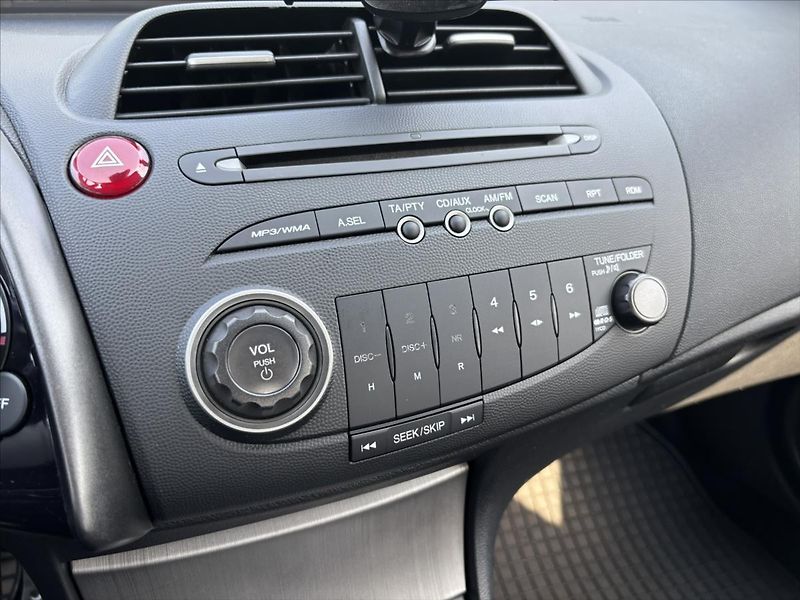Honda Civic 1,8 V-Tec 103kW 1.ČR SERVISKA - fotka 18 z 31