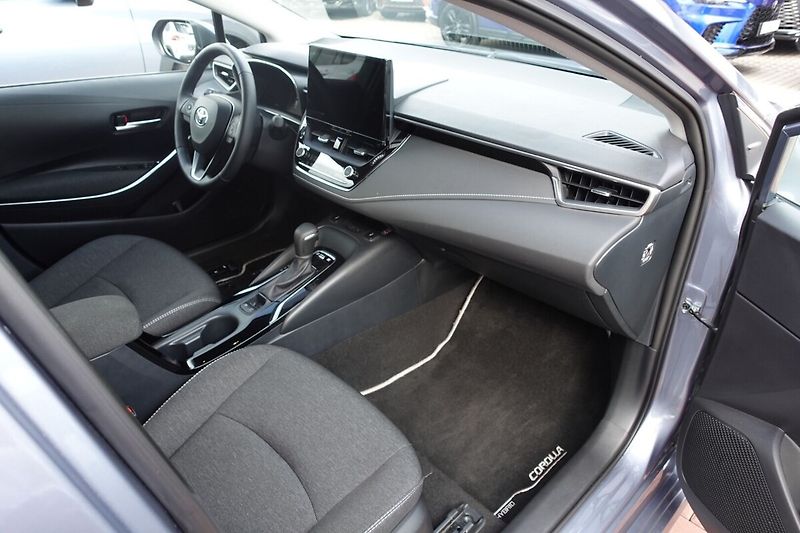 Toyota Corolla 1,8HSD Style - fotka 12 z 32