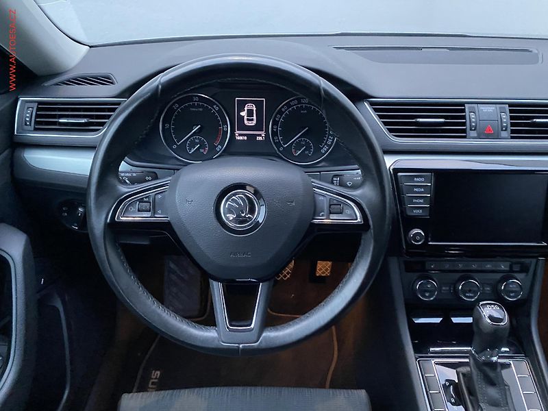 Škoda Superb (2016) 2.0 TDi, ČR, SportLine, DSG - fotka 11 z 17