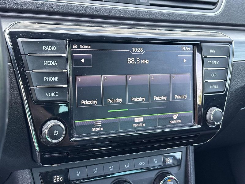 Škoda Superb (2016) Combi 2.0 TDI DSG Style + - fotka 14 z 37