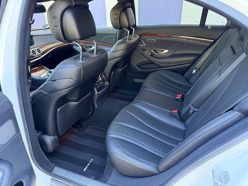 Mercedes-Benz Třídy S S500L 4-matic AMG /servis /  - fotka 15 z 36