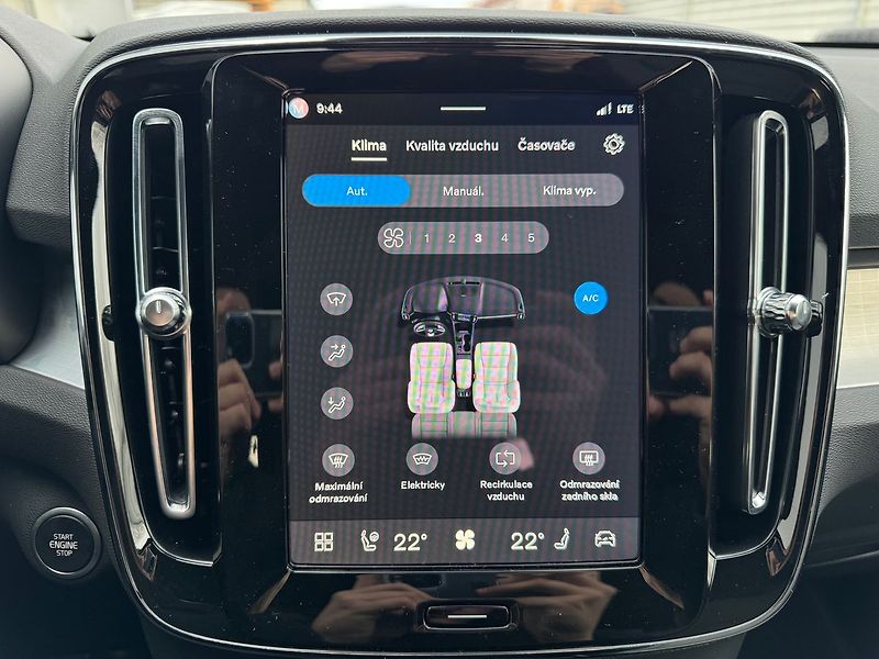 Volvo XC40 (2026) PLUS DARK B3, 360°, PIXEL LED - fotka 16 z 20