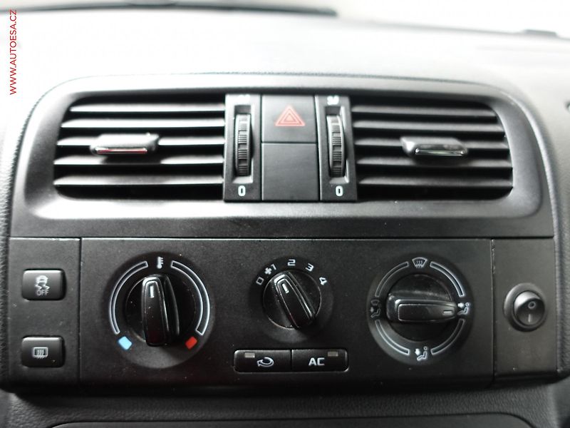 Škoda Fabia (2014) 1.2TSi, ČR, Ambition - fotka 15 z 18