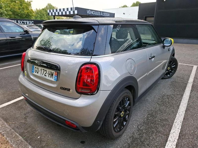 Mini Cooper SE - fotka 3 z 8