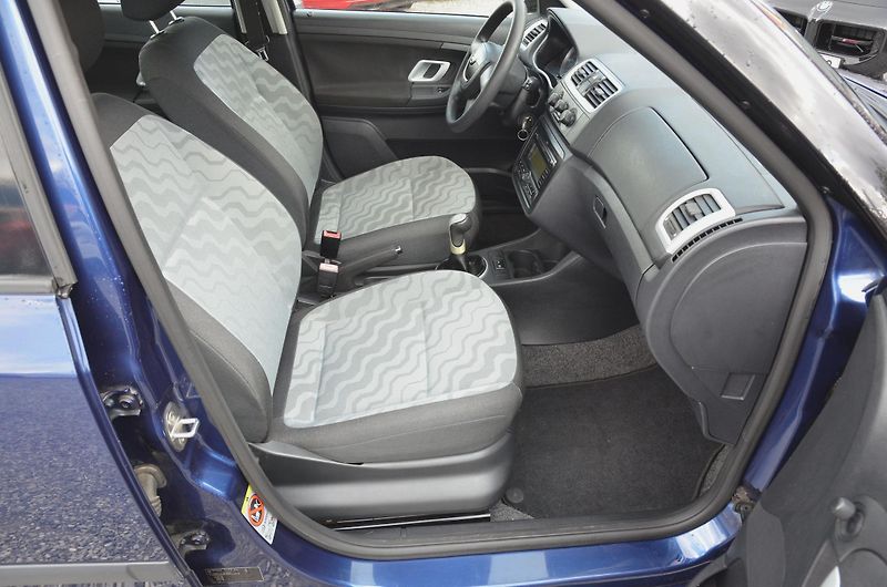Škoda Fabia (2009) 1.4i 16V 63kW AMBITION / KLIMA - fotka 11 z 33