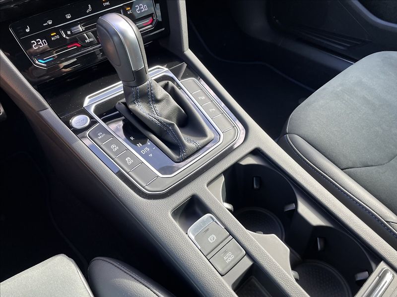 Volkswagen Arteon R 2.0TSI 235KW 4X4 DSG - fotka 13 z 36