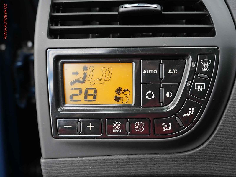Citroën Grand C4 Picasso (2012) 1.6VTi, ČR, AC, TZ, park - fotka 17 z 22