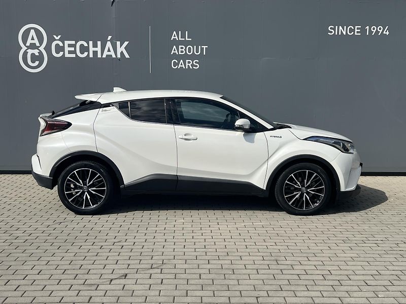Toyota C-HR (2018) 1.8 VVT-i E-CVT - fotka 4 z 39