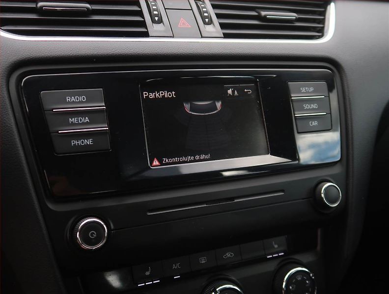 Škoda Octavia (2015) Ambition 1.6 TDI 4x4, 4X4 - fotka 17 z 18