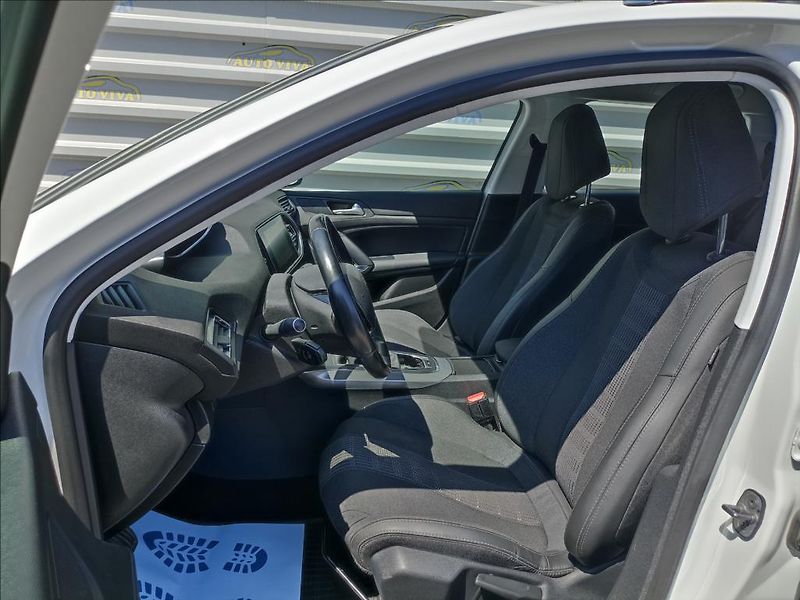 Peugeot 308 1,5 BlueHDi 96kw Allure,S&S,ČR - fotka 10 z 39