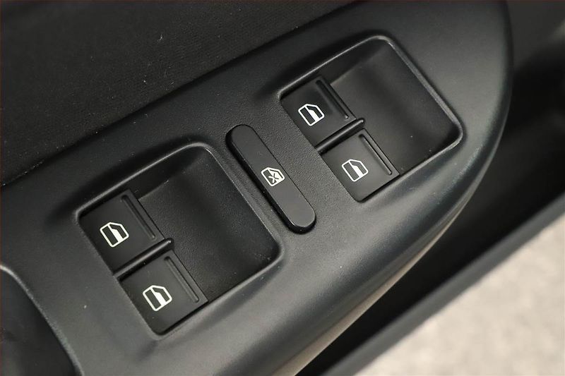 Škoda Octavia (2012) 1.6 TDI, Automat, Tempomat - fotka 17 z 18