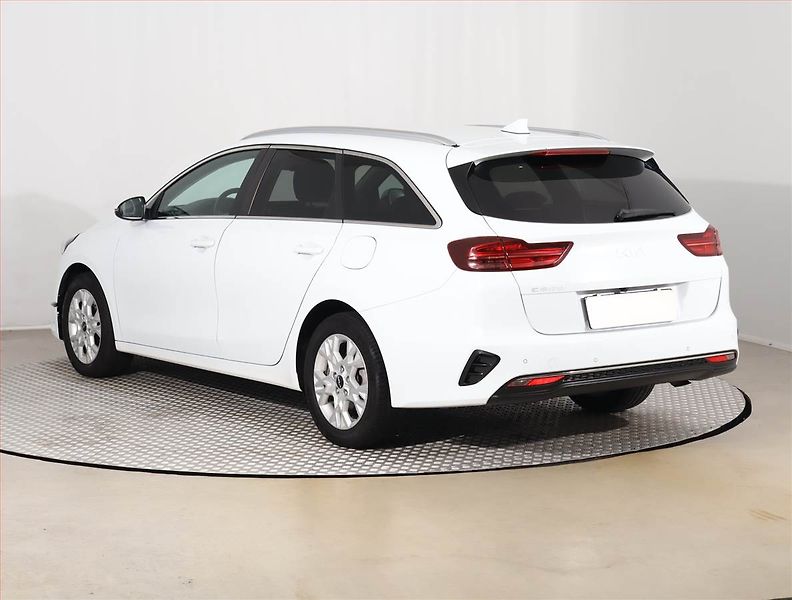 Kia Ceed (2022) Gold 1.6 CRDi MHEV, Serv.kniha - fotka 4 z 20