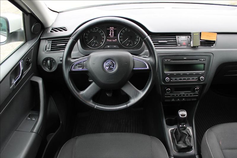 Škoda Rapid 1,6 TDi  DIG. KLIMA, STK 9/27 - fotka 12 z 23