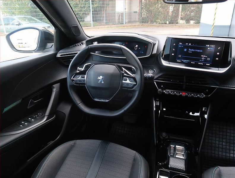 Peugeot 2008 (2023) 1.2 PureTech - fotka 7 z 25