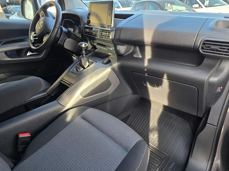 Toyota ProAce City Verso 1.2-TOP STAV-PANORAMA-KAMERA - fotka 13 z 21