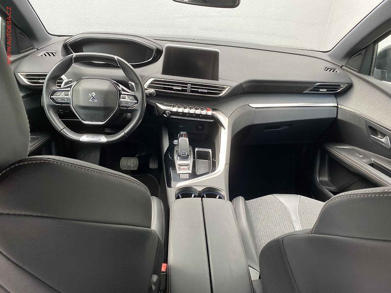 Peugeot 3008 (2020) 1.2 PT, GT Line, AT, LED - fotka 8 z 20