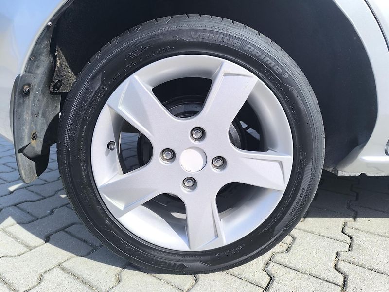 Mazda 2 (2007) 1.3 BENZÍN.DOL. KM - fotka 21 z 27