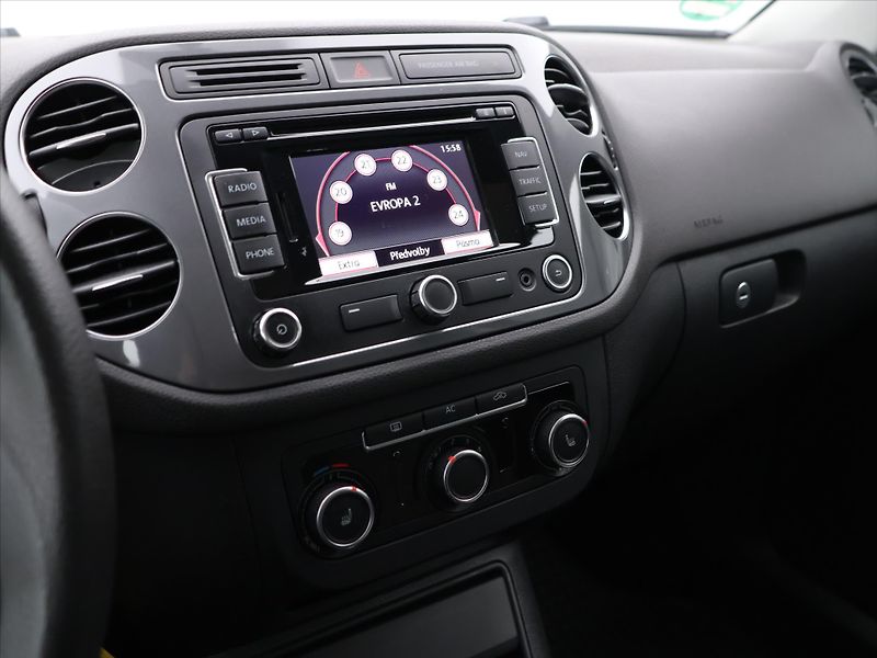 Volkswagen Tiguan 2,0 TSI DSG 4Motion Panorama - fotka 19 z 31