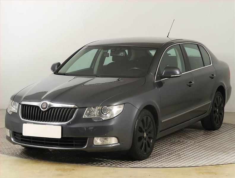 Škoda Superb (2009) Ambition Plus 2.0 TDI, Xenony - fotka 2 z 20
