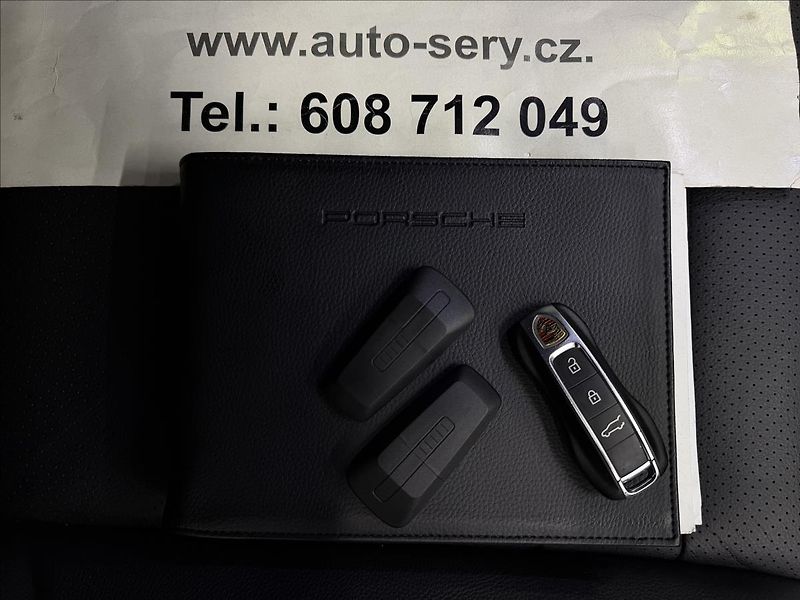 Porsche Cayenne 3.0 V6 250kW ACC LED 1MAJ DPH - fotka 40 z 40