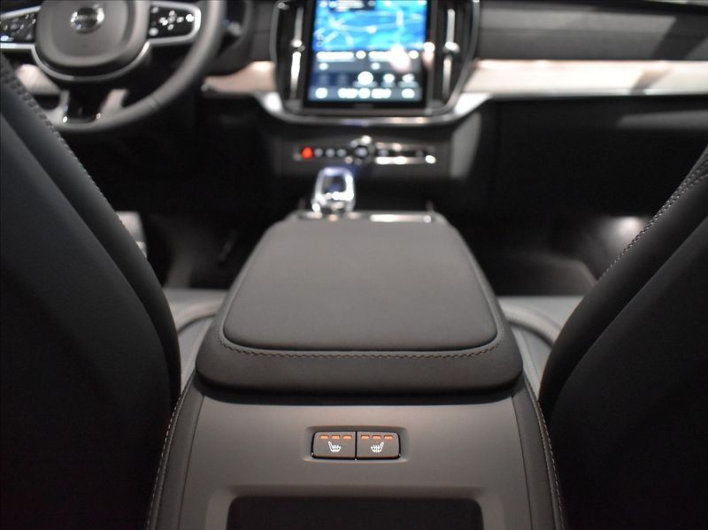 Volvo XC90 (2026) 2,0 B5  Plus Bright - fotka 26 z 38