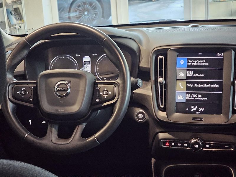 Volvo XC40 D3 Automat ČR 1.majitel - fotka 16 z 45
