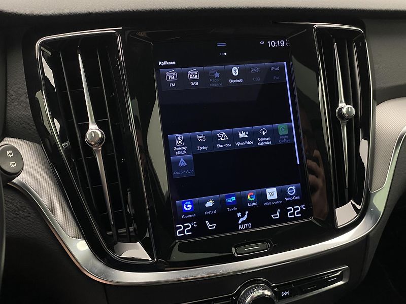Volvo V60 T8 AWD RECHARGE R-DESIGN AUT - fotka 41 z 52
