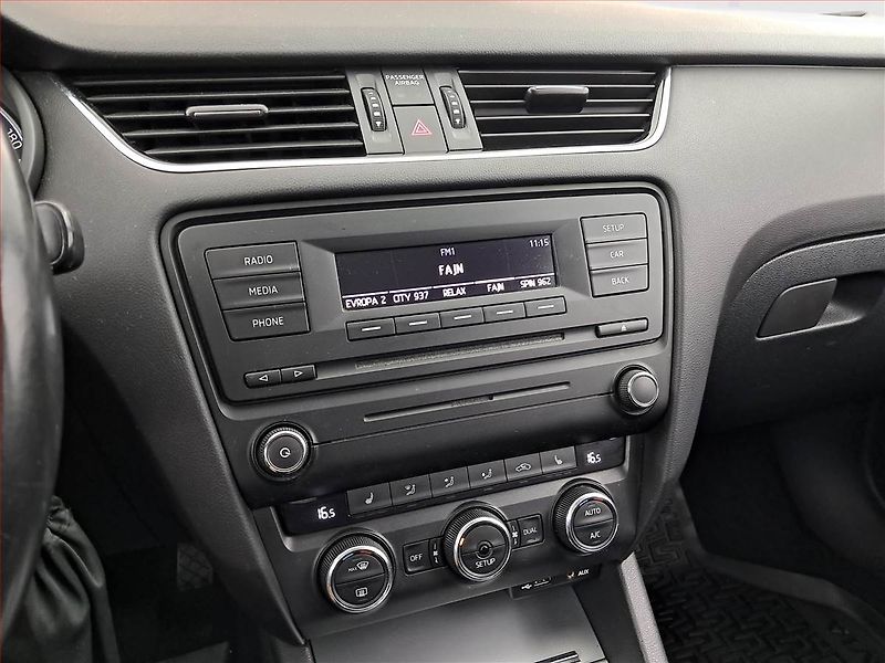 Škoda Octavia (2013) 1.6 TDI, Tempomat - fotka 12 z 17