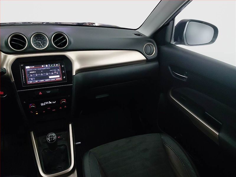 Suzuki Vitara (2018) 1.6 VVT, Kůže, Navi, Tempomat - fotka 8 z 20