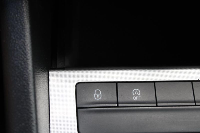 Škoda Octavia 2,0 TDi  AMBITION, DIG. KLIMA - fotka 20 z 23