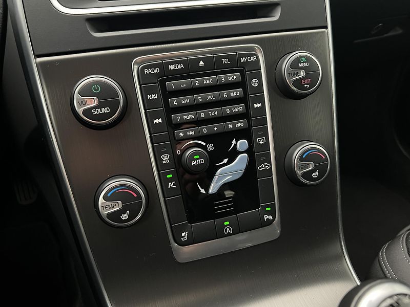 Volvo V60 D3 MOMENTUM AUT  - fotka 24 z 36