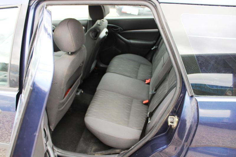 Ford Focus (2003) 2,0i 16V KLIMA ELOKNA VYH.SKLO - fotka 10 z 15