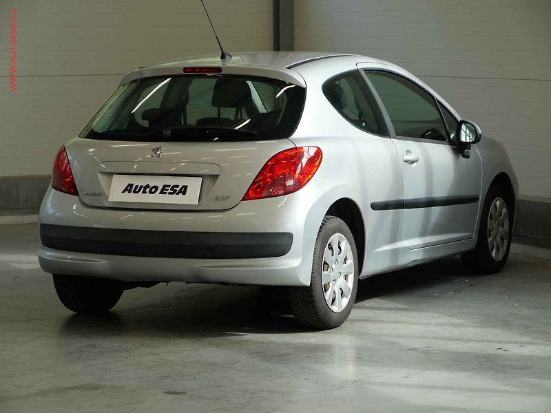 Peugeot 207 (2008) 1.4i, 2.maj, AC - fotka 4 z 17