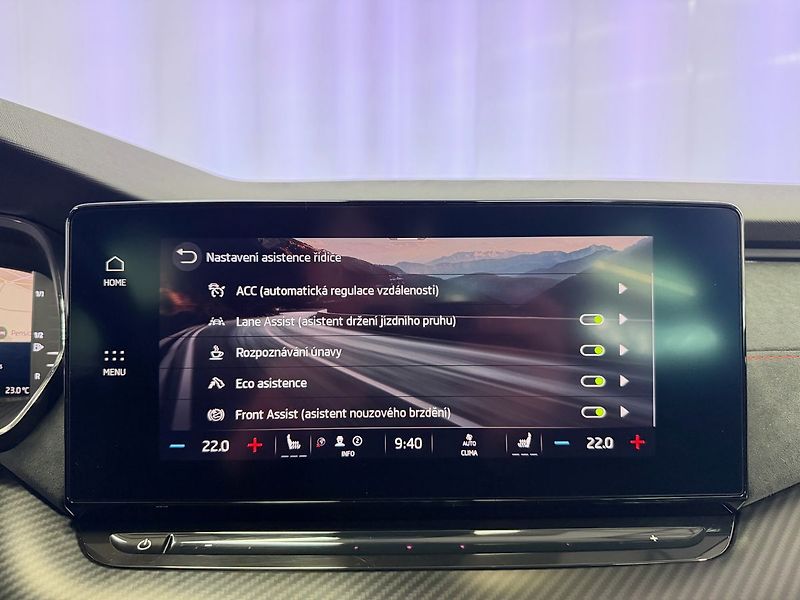 Škoda Octavia 2.0 TDI DSG 4X4 RS, ACC, LED, - fotka 17 z 28