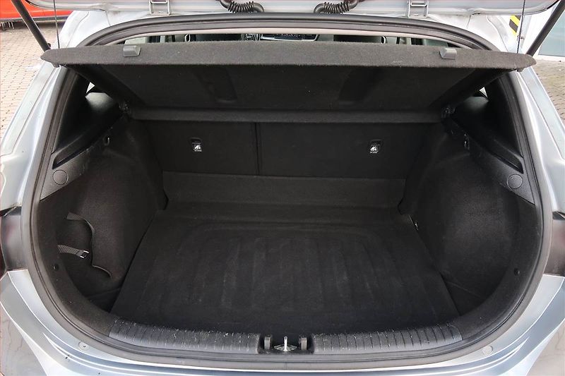 Kia Ceed (2019) 1.4 CVVT, Serv.kniha, Tempomat - fotka 13 z 17