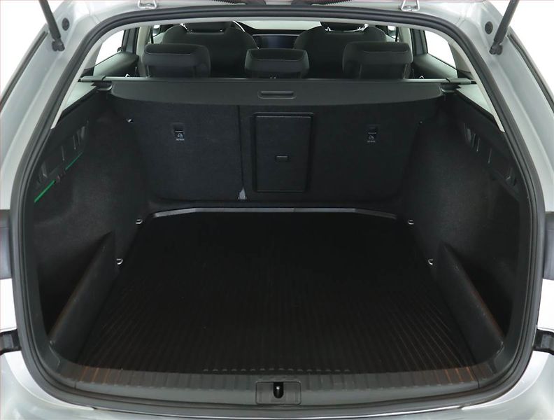 Škoda Octavia (2023) Ambition 2.0 TDI, ČR,1.maj - fotka 13 z 15