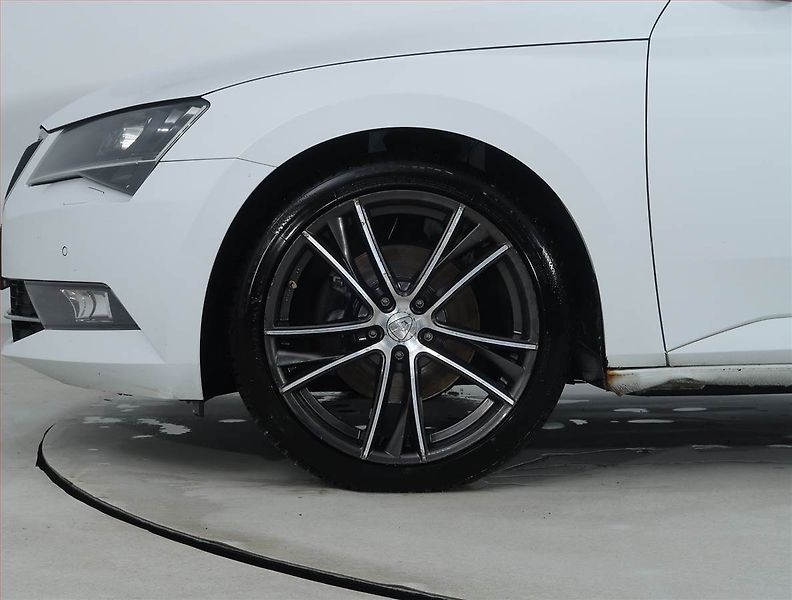 Škoda Superb (2017) Ambition 2.0 TDI, Navi, Xenony - fotka 15 z 22