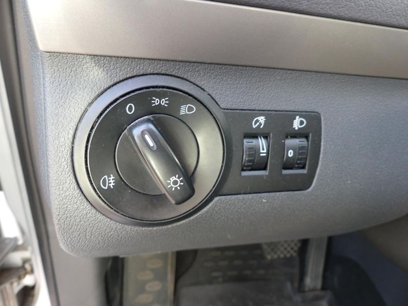 Volkswagen Touran (2010) 1,4  DSG automat - fotka 13 z 16