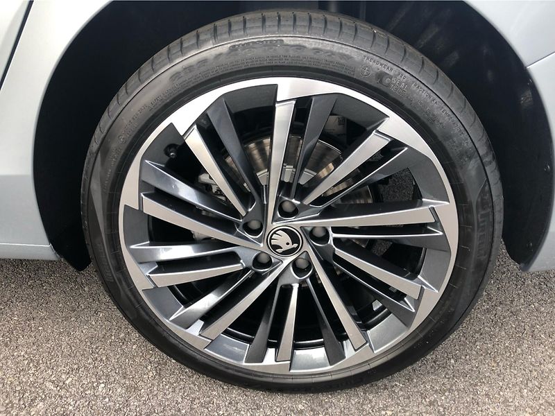 Škoda Superb Combi - fotka 14 z 30