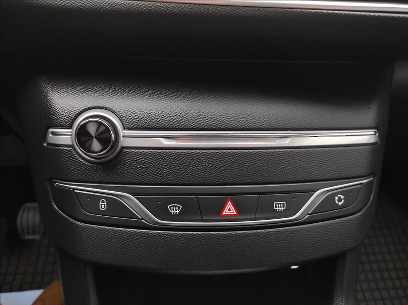 Peugeot 308 1,5 BlueHDi ACTIVE,ČR,Tažné - fotka 22 z 37