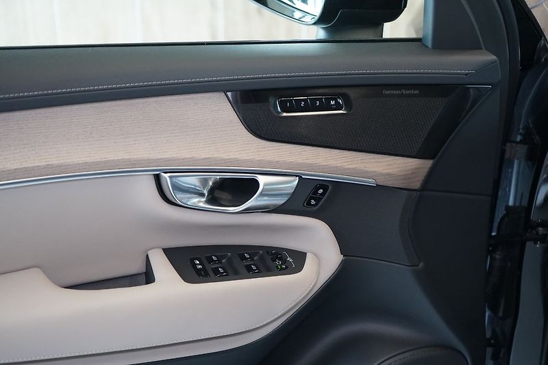 Volvo XC90 B5 AWD PLUS Dark, Vzduch, 360° - fotka 23 z 47