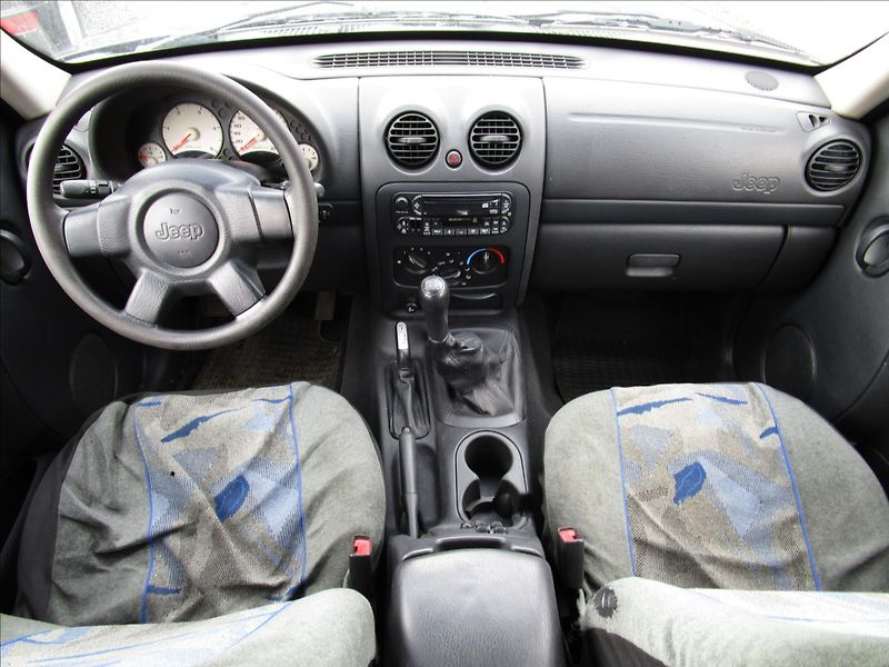 Jeep Cherokee 2.5CRD 4x4, Sport, Klima - fotka 7 z 39