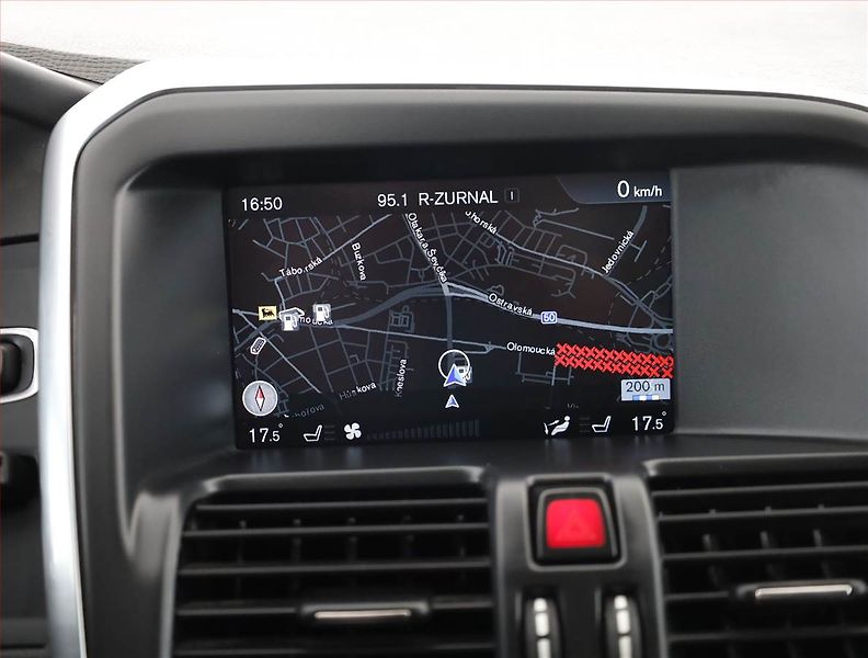 Volvo XC60 (2015) Summum D5, 4X4, Automat - fotka 14 z 21