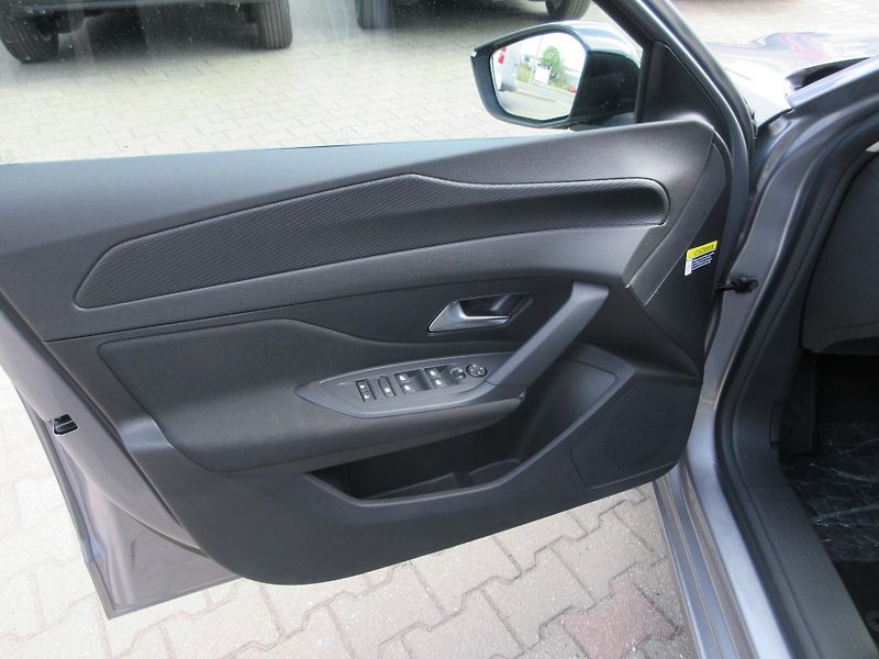 Peugeot 308 (2025) SW STYLE Hybrid 145 e-DCS6 - fotka 12 z 31