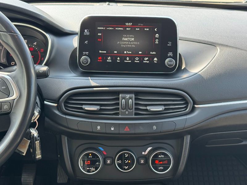 Fiat Tipo (2017) 1.6 MujtiJet 88kW - fotka 18 z 31