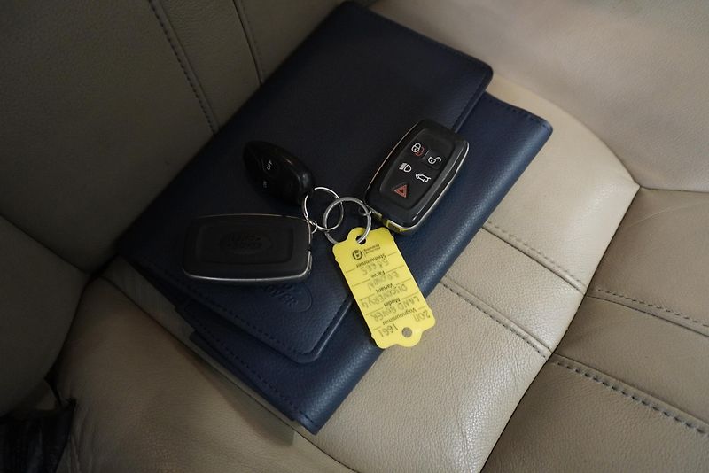 Land Rover Discovery DISCOVERY 4  3,0D SDV6 HSE 4WD - fotka 33 z 34