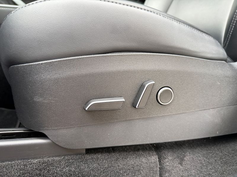 Tesla Model Y Long Range AWD 20´ - fotka 12 z 40
