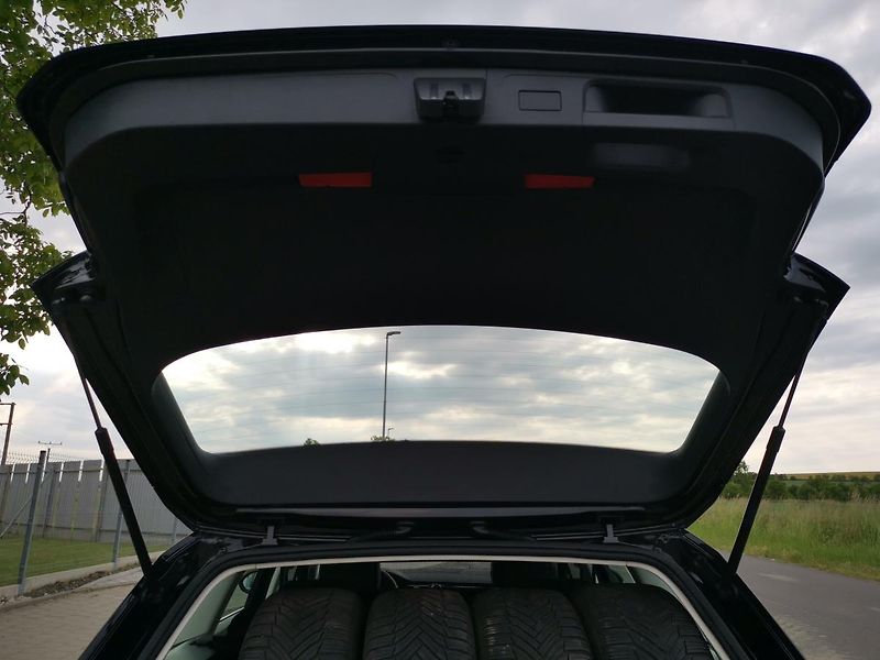 Volkswagen Passat HIGHLINE*110KW*LED*ALCANTARA* - fotka 72 z 85